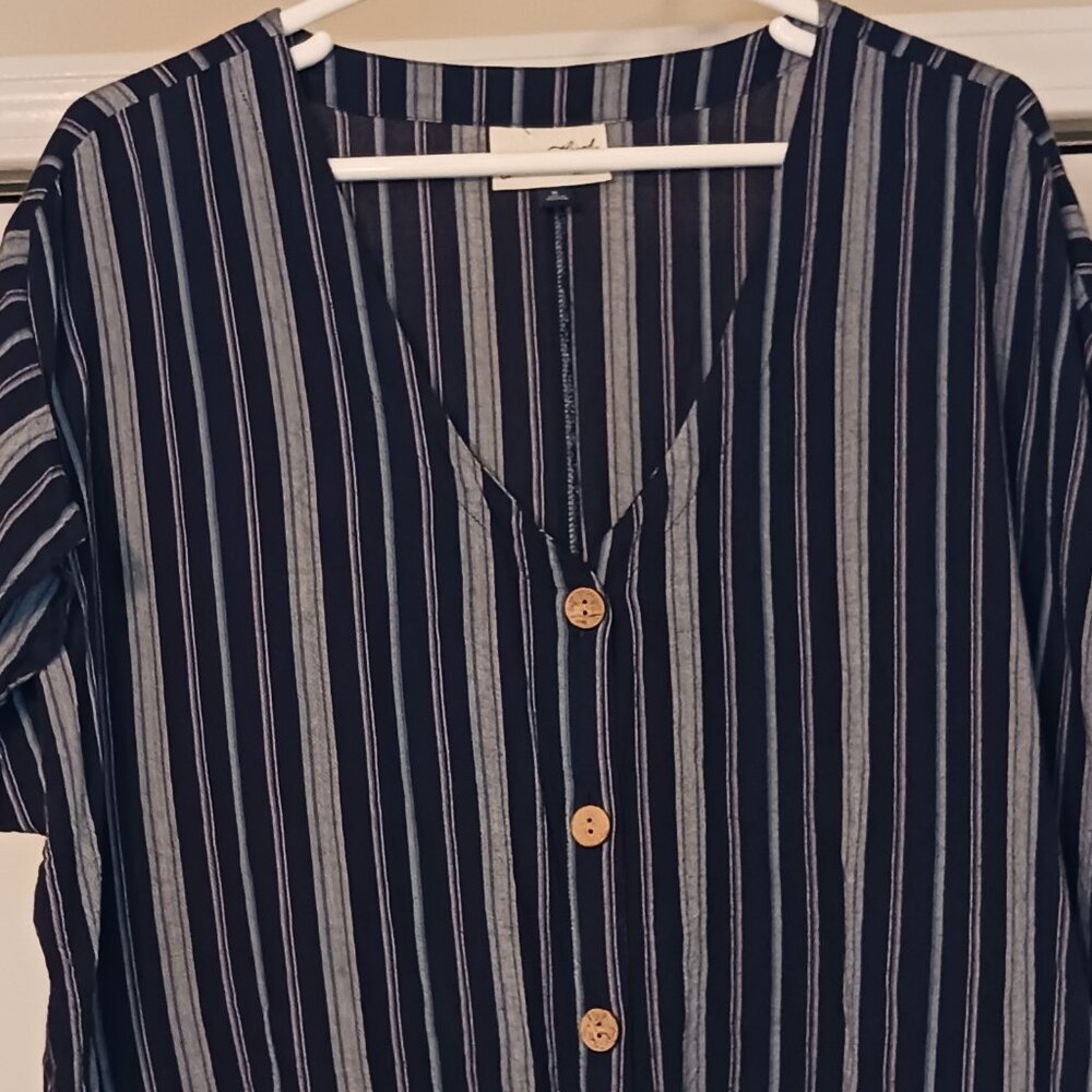 #110 3/$18 - Universal Thread Blue/Gray Short Sleeve Top Size XL - Picture 3 of 5